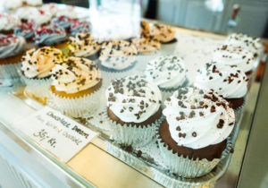 Miss USA 2011 Alyssa Campanella of The A List blog visits Serenity Cupcakes in Copenhagen
