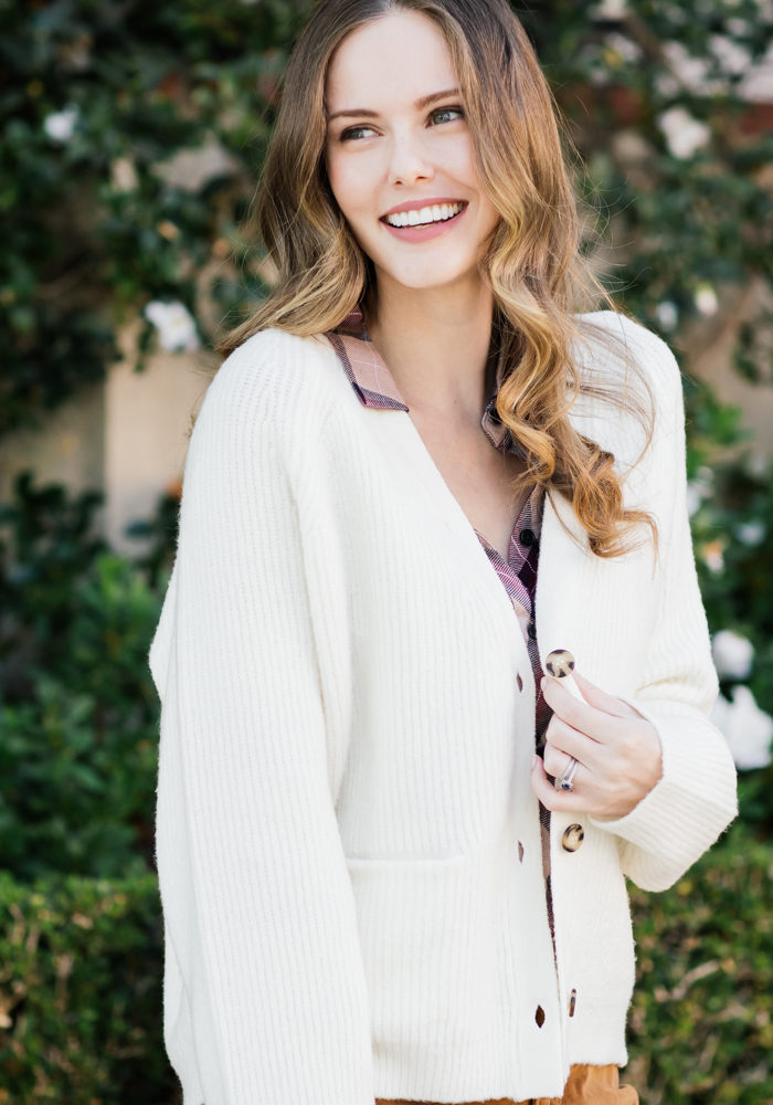 Alyssa Campanella of The A List blog wears Frame velvet jeans and Leith cardigan for the perfect fall outfit