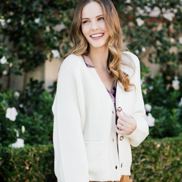 Alyssa Campanella of The A List blog wears Frame velvet jeans and Leith cardigan for the perfect fall outfit