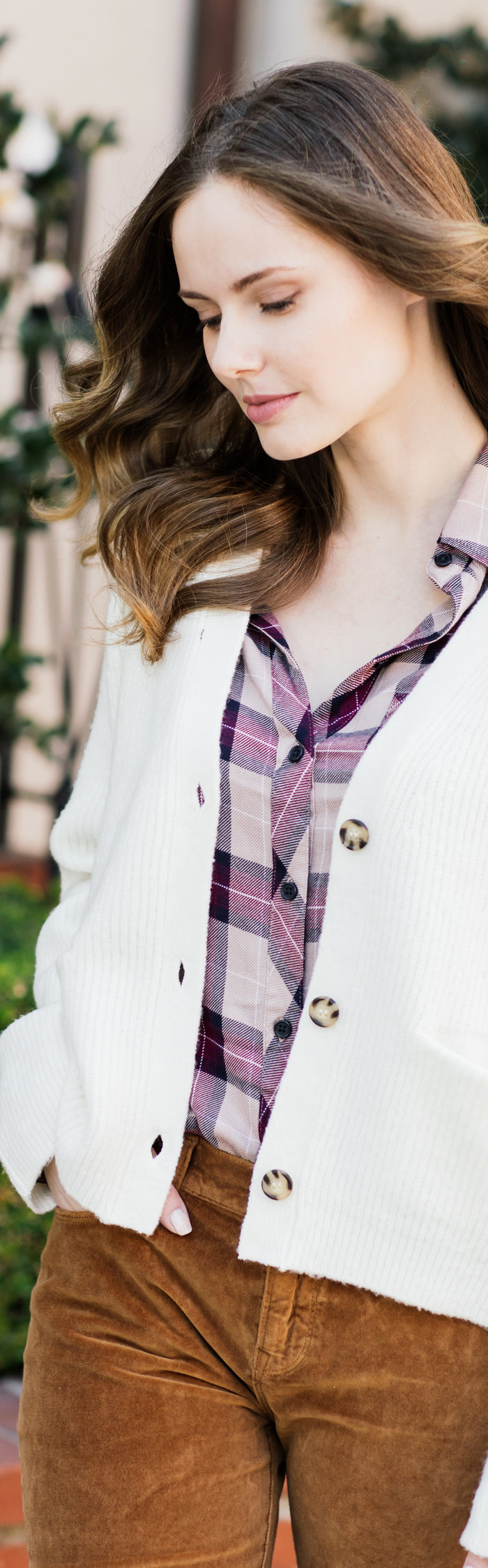Alyssa Campanella of The A List blog wears Frame velvet jeans and Leith cardigan for the perfect fall outfit