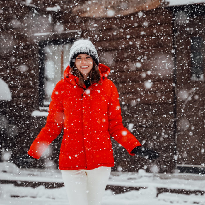 Alyssa Campanella of The A List blog visits Niseko, Japan wearing Aritzia puffer coat, Perfect Moment aurora pants and Moon Boots