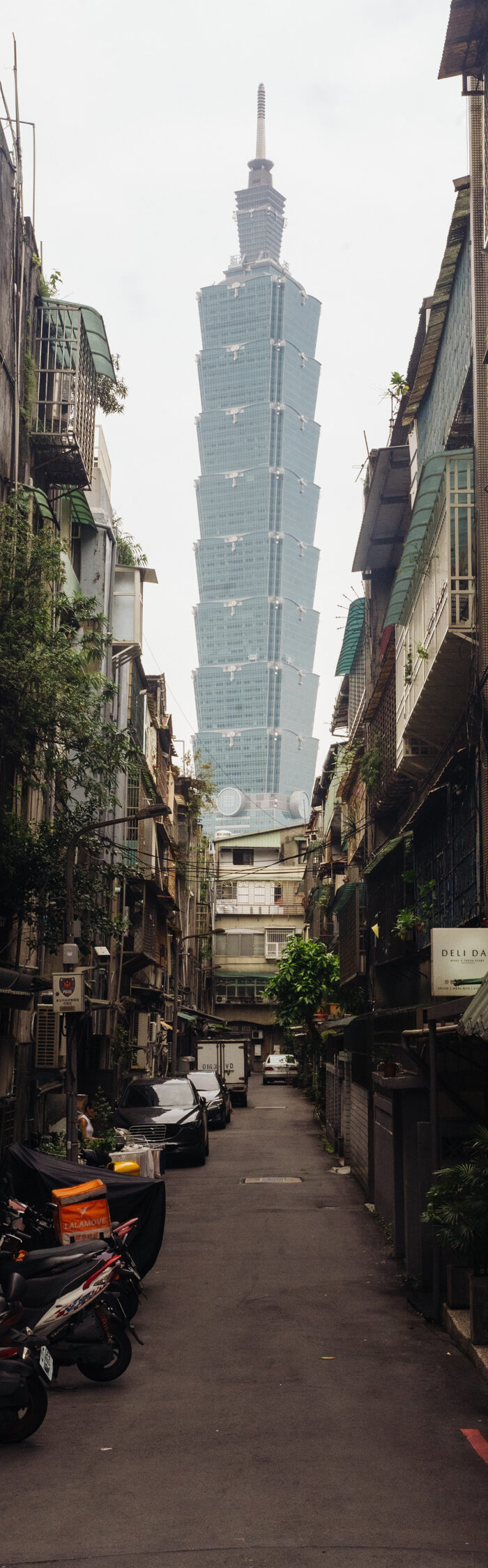 Miss USA 2011 Alyssa Campanella of the A List blog exploring Taipei, Taiwan