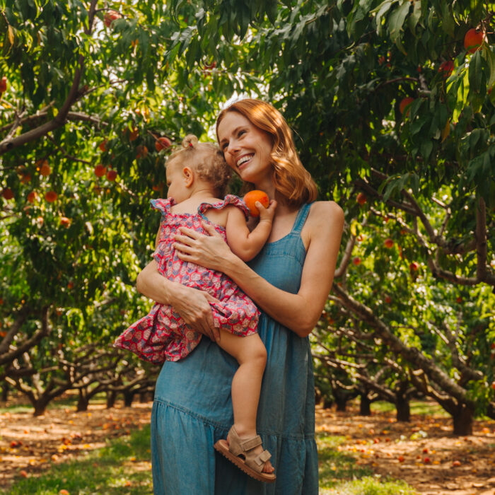 Miss USA 2011 Alyssa Campanella of The A List blog visits Battleview Orchards in Manalapan, New Jersey to pick peaches with her daughter