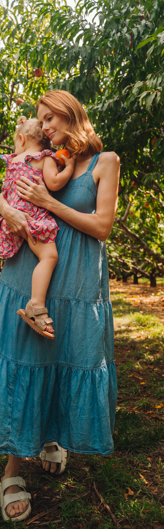 Miss USA 2011 Alyssa Campanella of The A List blog visits Battleview Orchards in Manalapan, New Jersey to pick peaches with her daughter