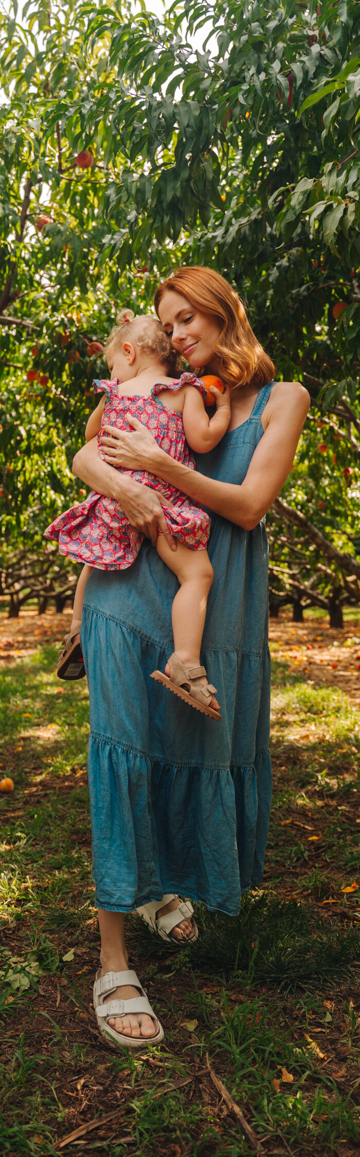Miss USA 2011 Alyssa Campanella of The A List blog visits Battleview Orchards in Manalapan, New Jersey to pick peaches with her daughter