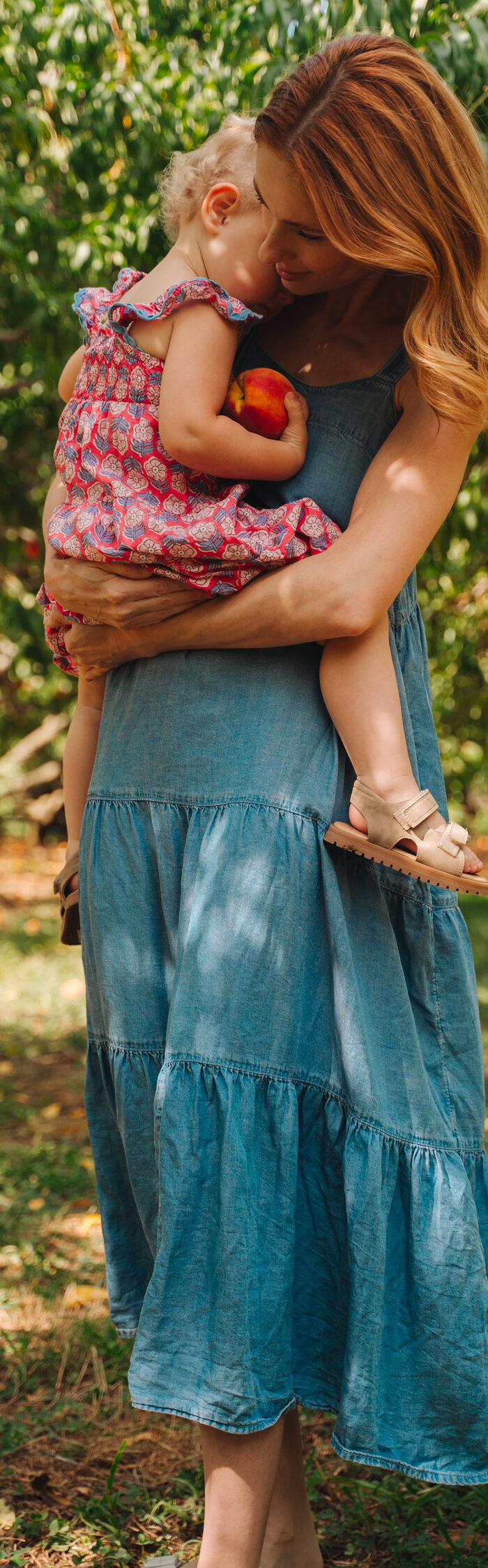 Miss USA 2011 Alyssa Campanella of The A List blog visits Battleview Orchards in Manalapan, New Jersey to pick peaches with her daughter