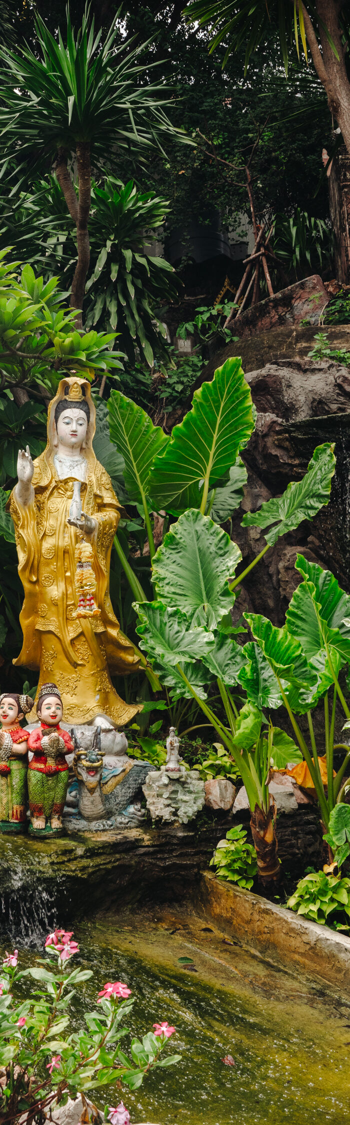 Miss USA 2011 Alyssa Campanella of The A List blog shares three temples you should visit in Bangkok including Wat Saket