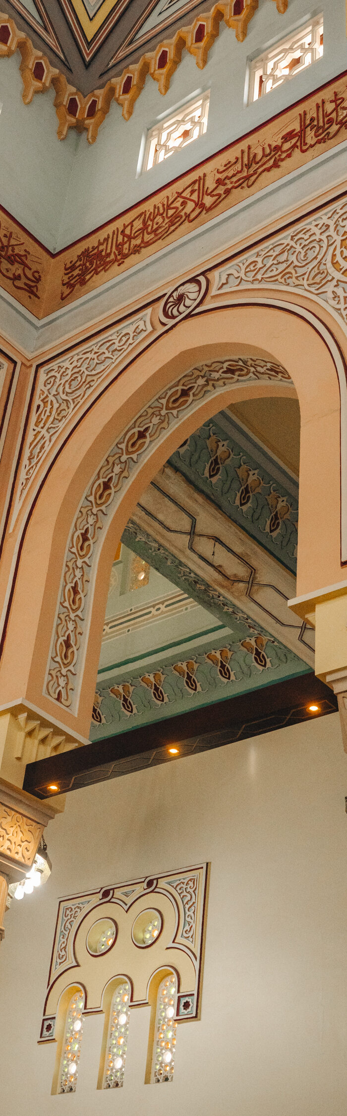 Miss USA 2011 Alyssa Campanella of The A List blog visits Jumeirah Mosque in Dubai