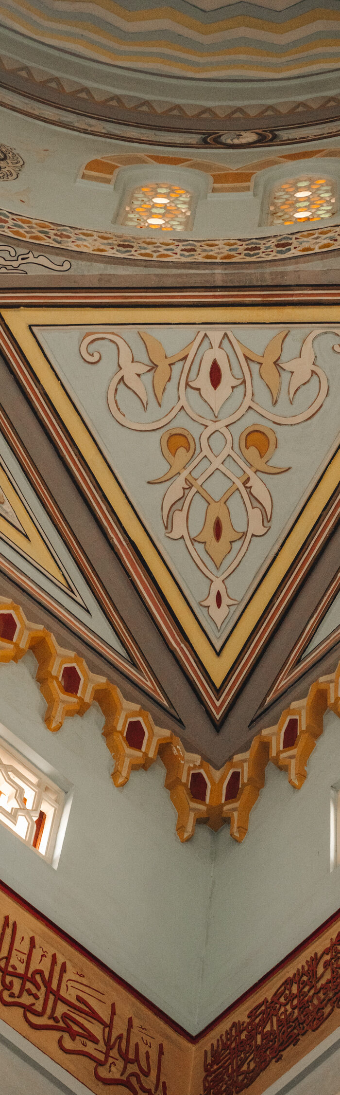 Miss USA 2011 Alyssa Campanella of The A List blog visits Jumeirah Mosque in Dubai