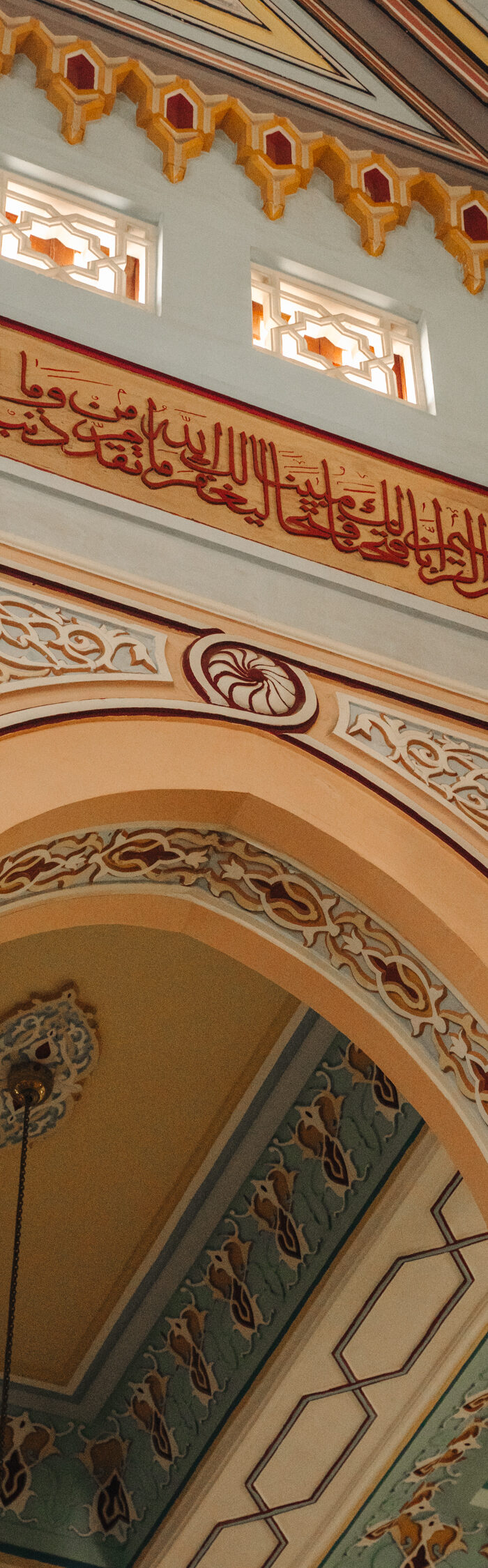 Miss USA 2011 Alyssa Campanella of The A List blog visits Jumeirah Mosque in Dubai