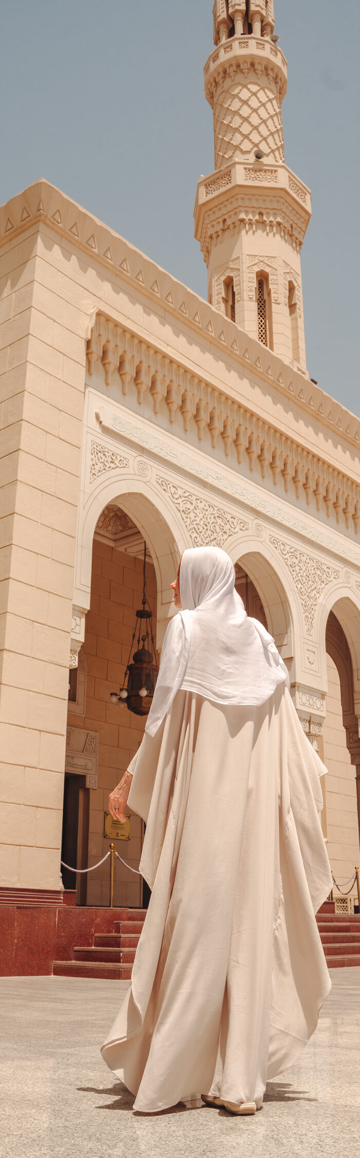Miss USA 2011 Alyssa Campanella of The A List blog visits Jumeirah Mosque in Dubai