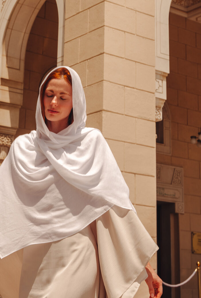 Miss USA 2011 Alyssa Campanella of The A List blog visits Jumeirah Mosque in Dubai