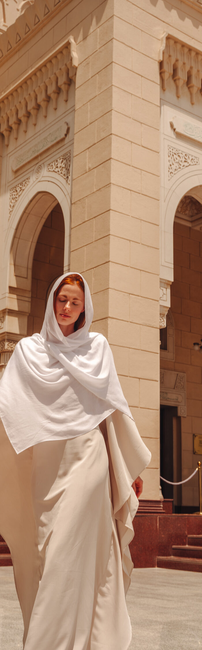 Miss USA 2011 Alyssa Campanella of The A List blog visits Jumeirah Mosque in Dubai