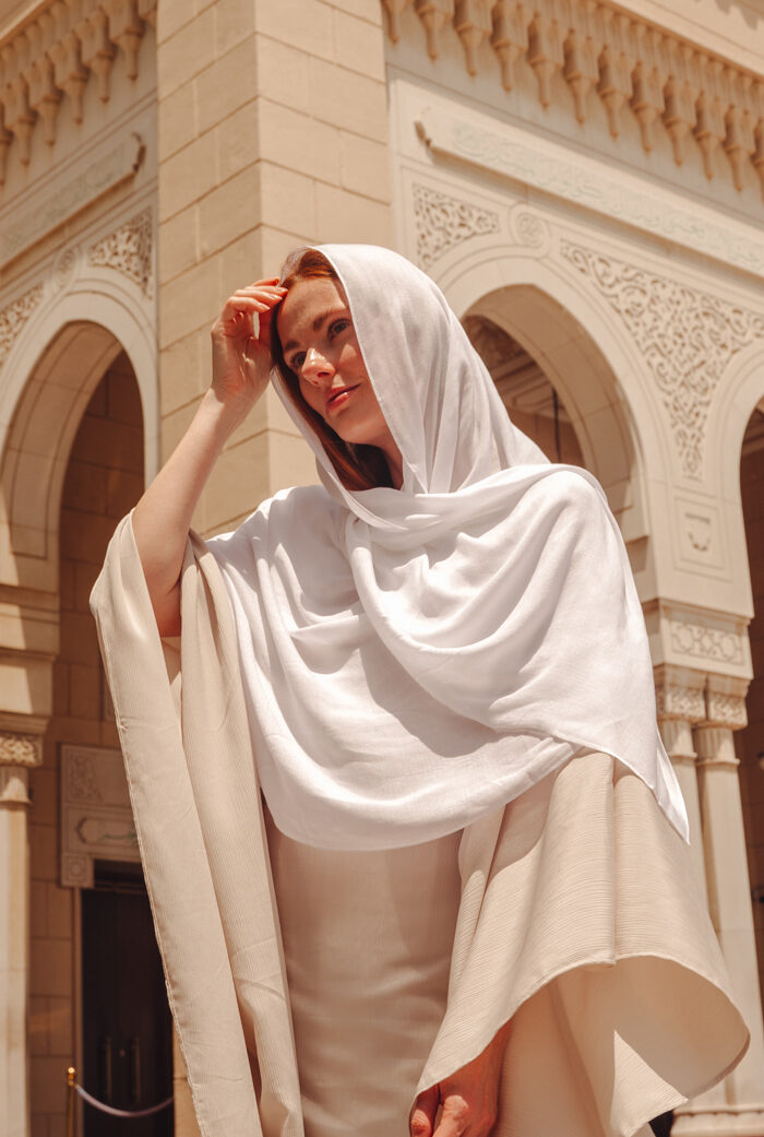 Miss USA 2011 Alyssa Campanella of The A List blog visits Jumeirah Mosque in Dubai