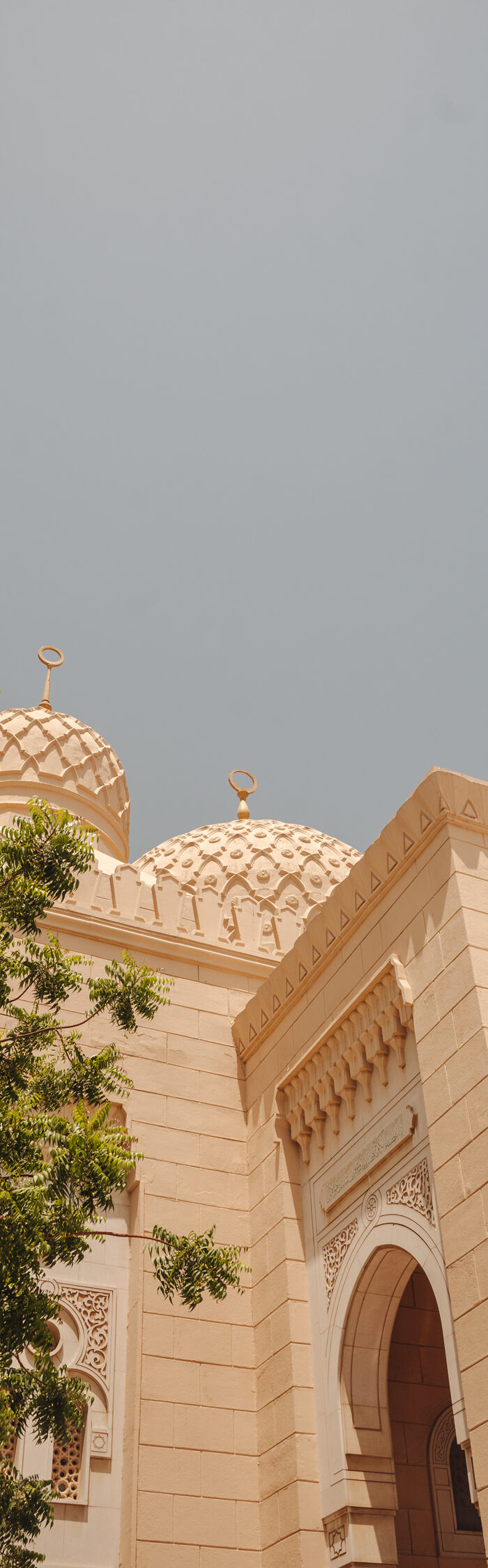 Miss USA 2011 Alyssa Campanella of The A List blog visits Jumeirah Mosque in Dubai