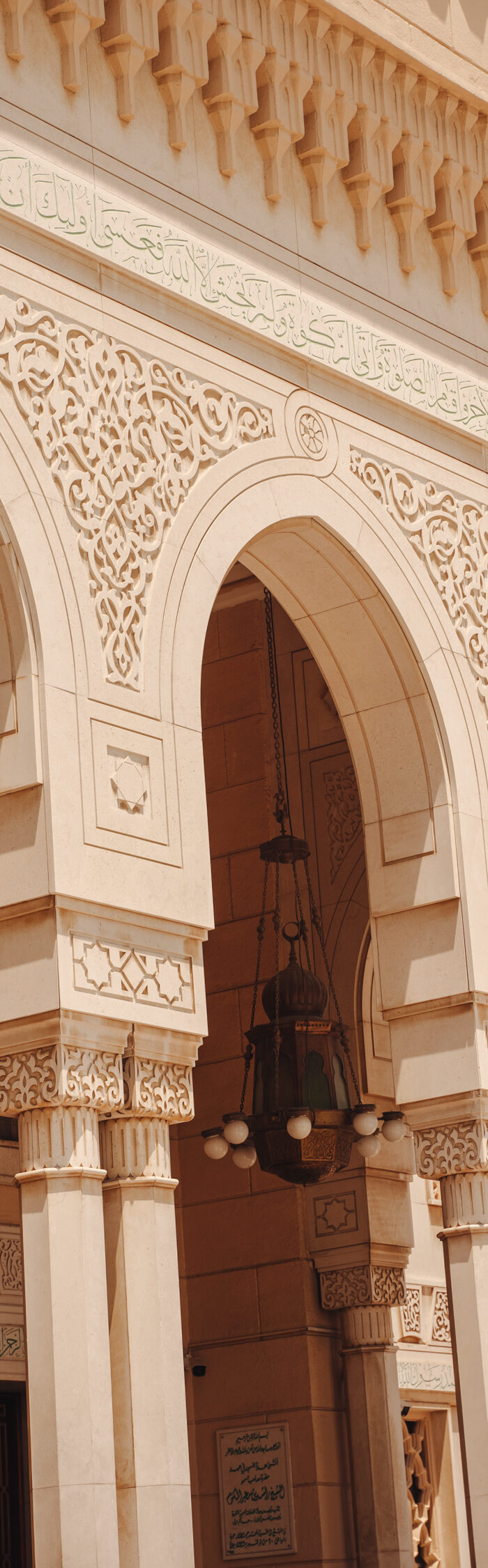 Miss USA 2011 Alyssa Campanella of The A List blog visits Jumeirah Mosque in Dubai